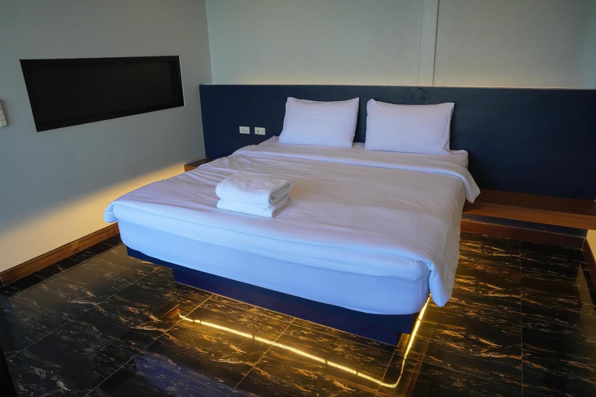 Skyline Resort Ban Khlong Lat Bua Khao Экстерьер фото